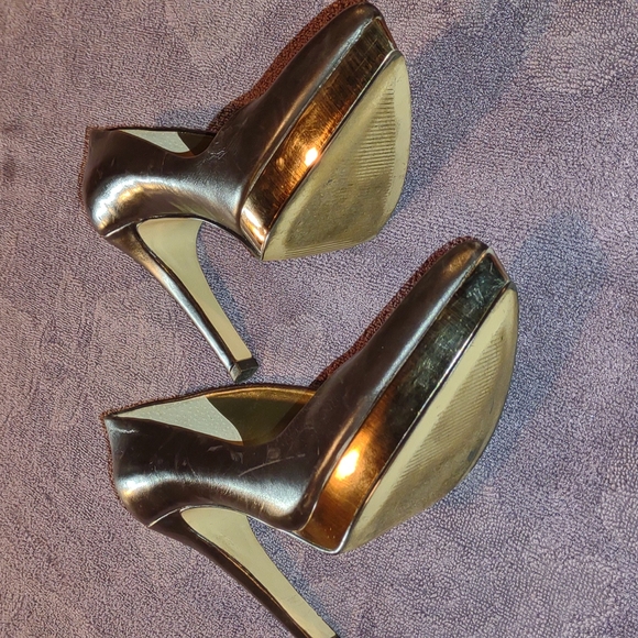 Beautiful Pumps by Nine West.   Size 6.5 - Picture 3 of 6